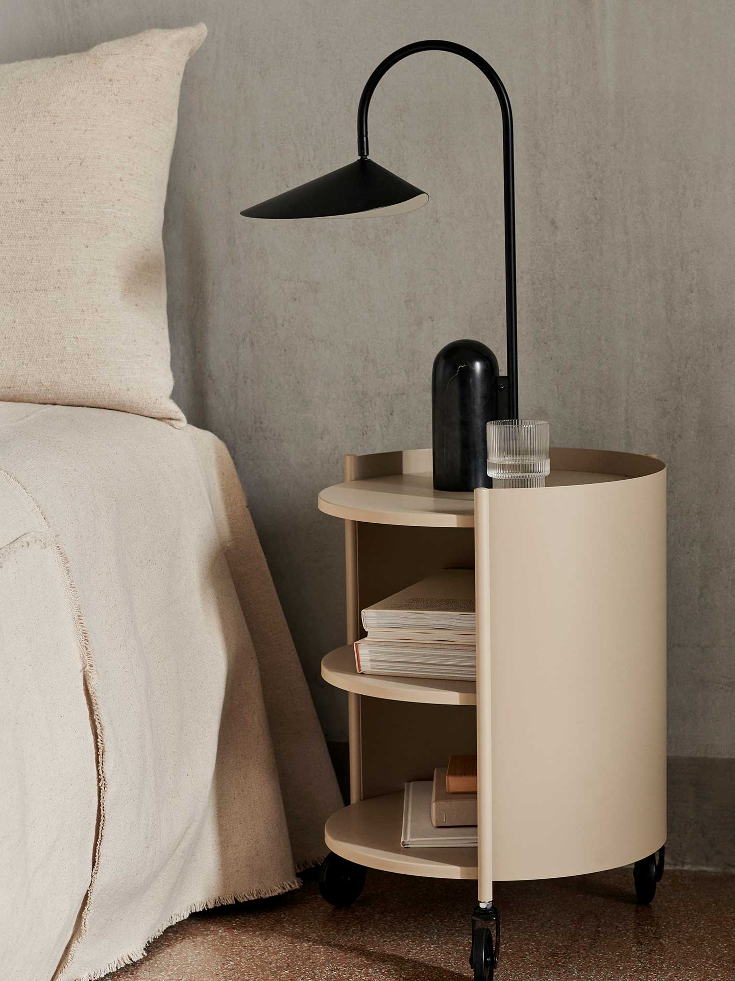 Ferm Living Arum Bordslampa med marmorfot