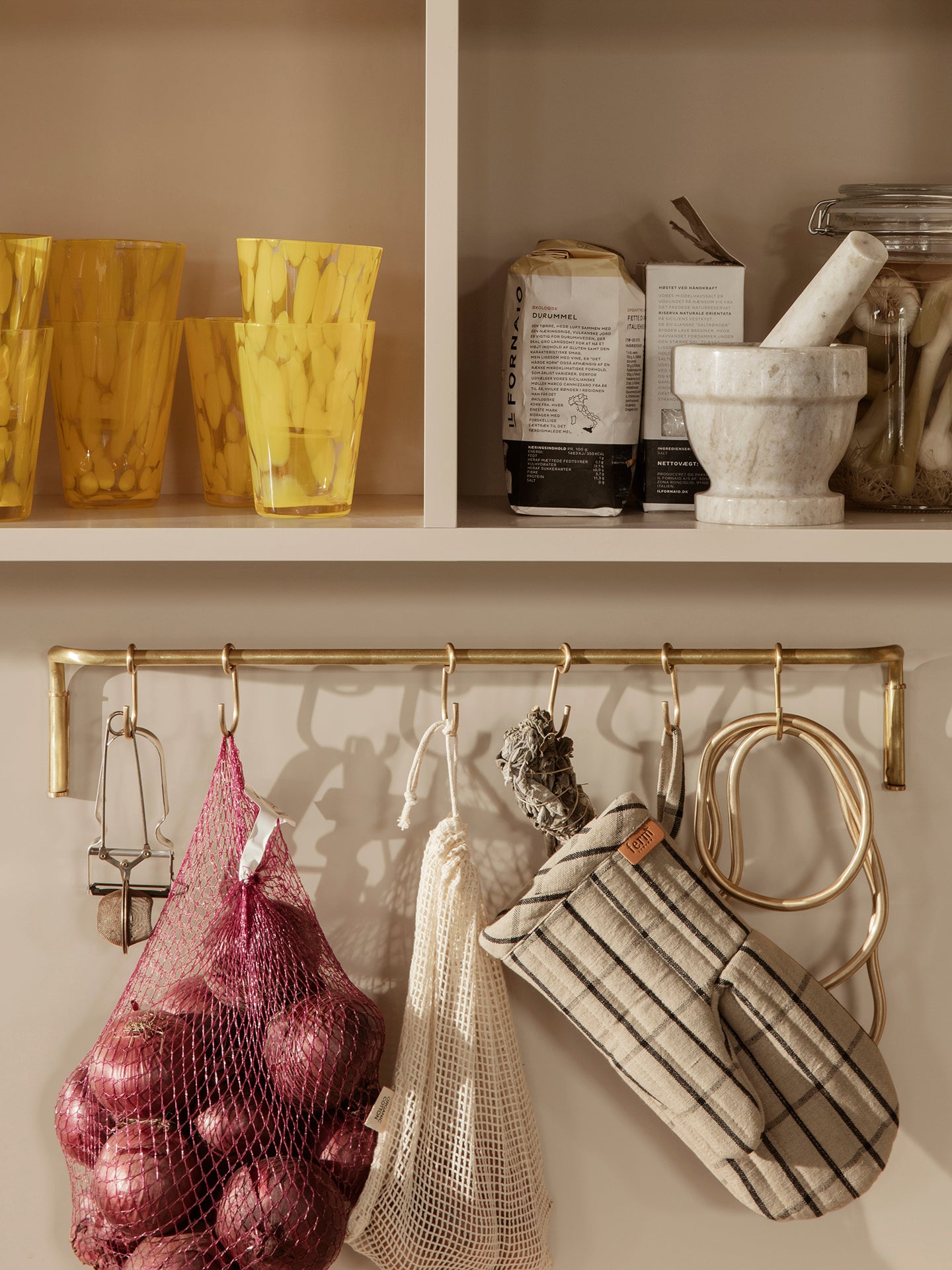 Ferm Living Hale Ugnsvante - Sand/Svart