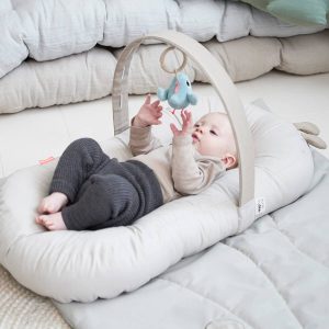 Done by Deer Babynest med aktivitetsbåge