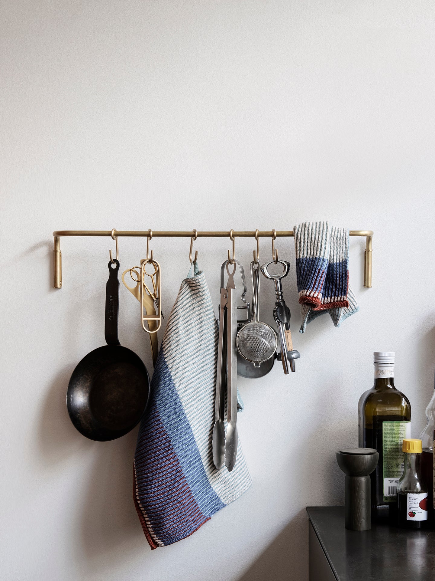 Ferm Living Kitchen Rod incl. 6 hooks - Brass
