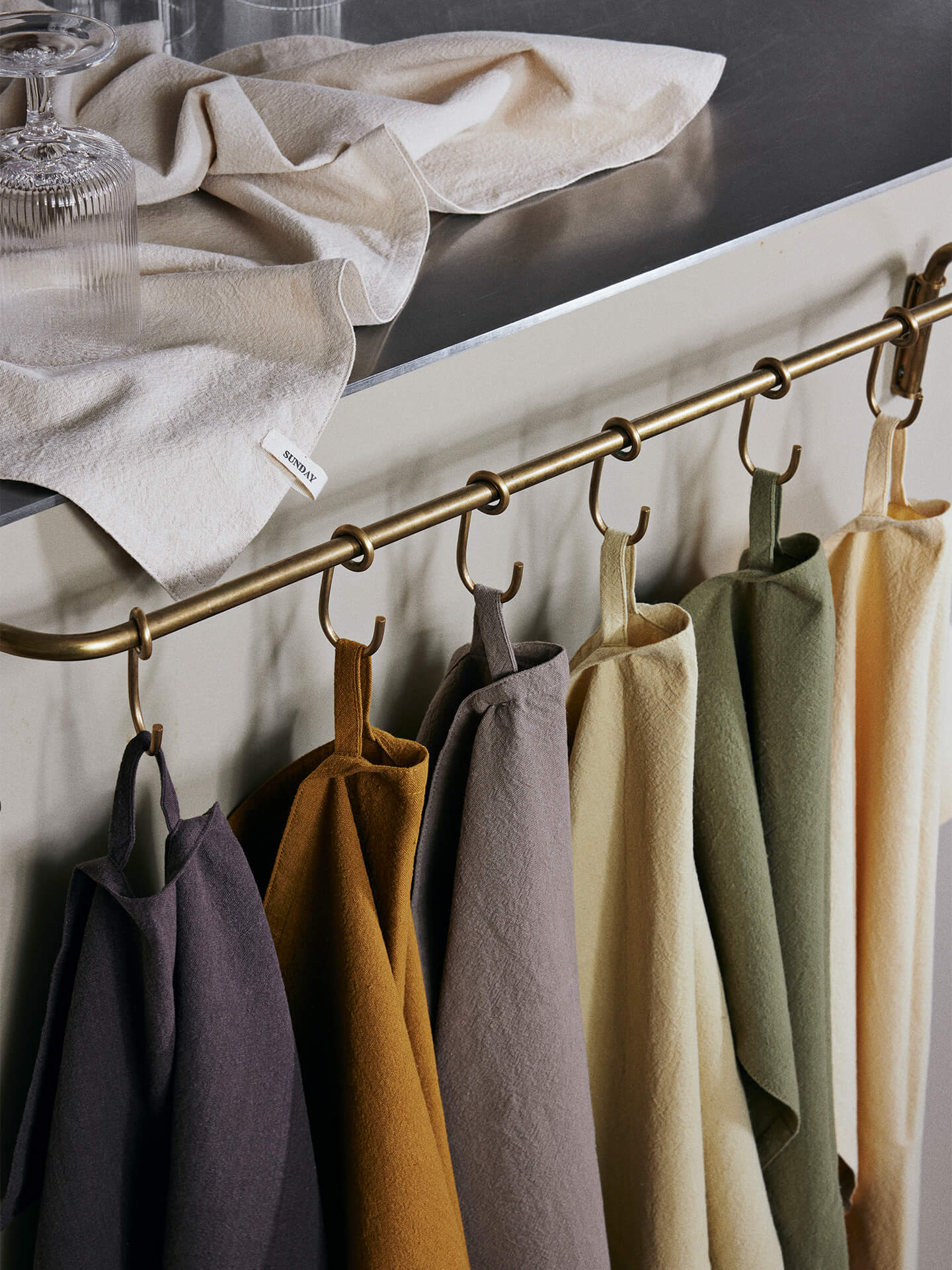 Ferm Living Kitchen Rod incl. 6 hooks - Brass