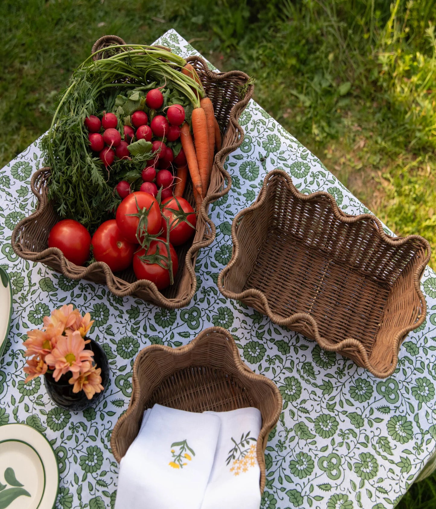 Pick A Poppy Scallop Rottingkorg Rund Mörkbrun