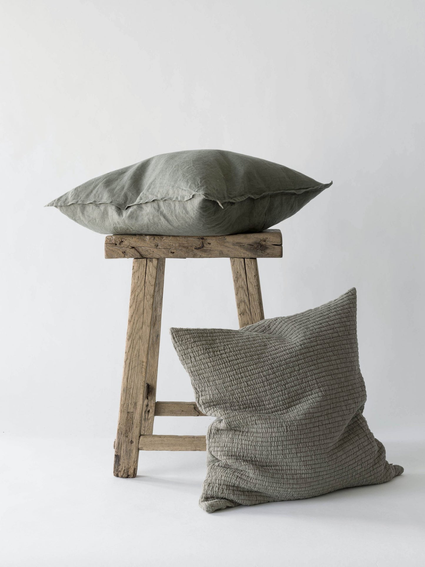 Tell Me More Brick Kuddfodral 50x50 - olive