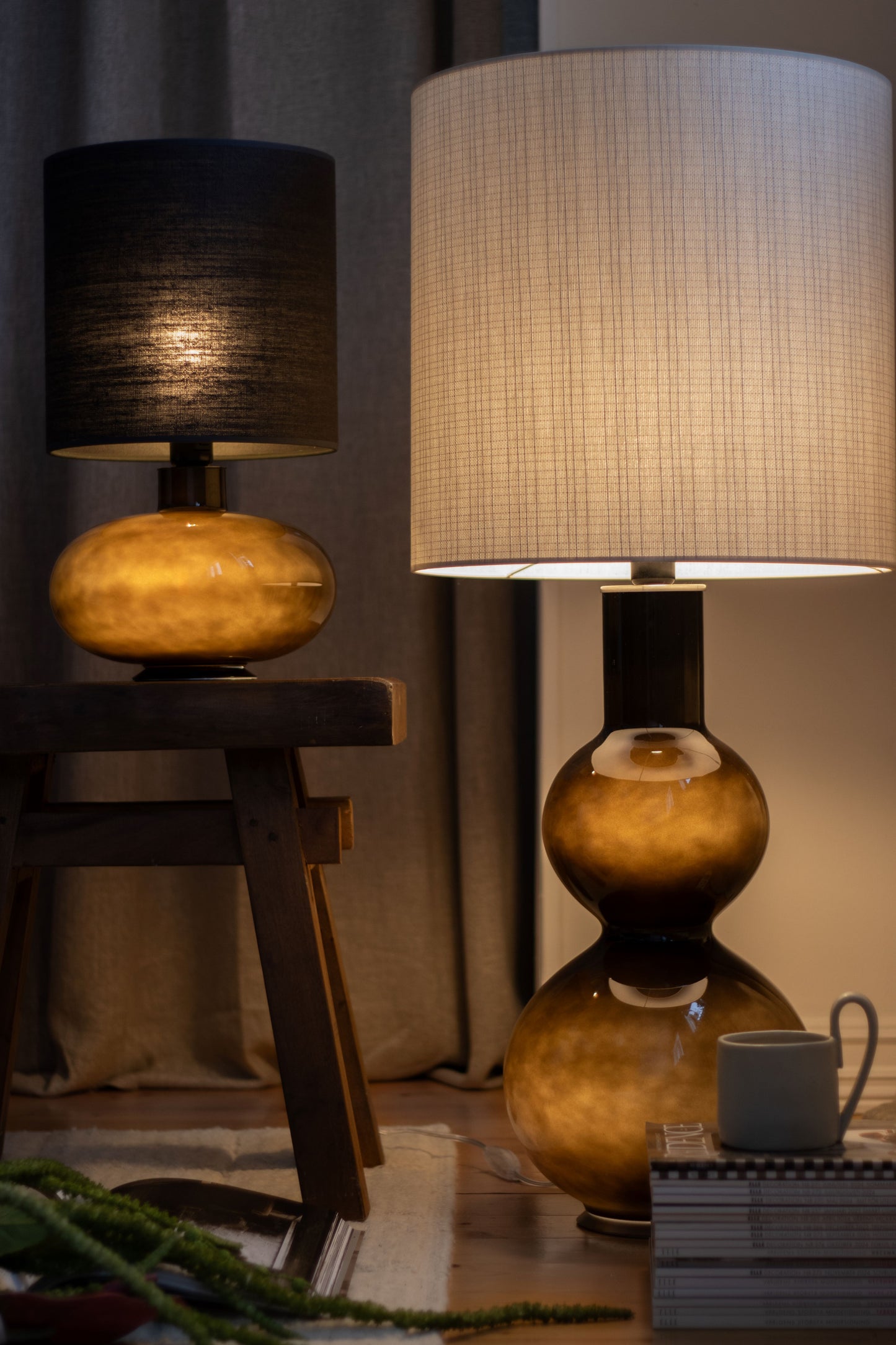 Flavia - Augusta Large Svart fot, Skärm Babel Beige