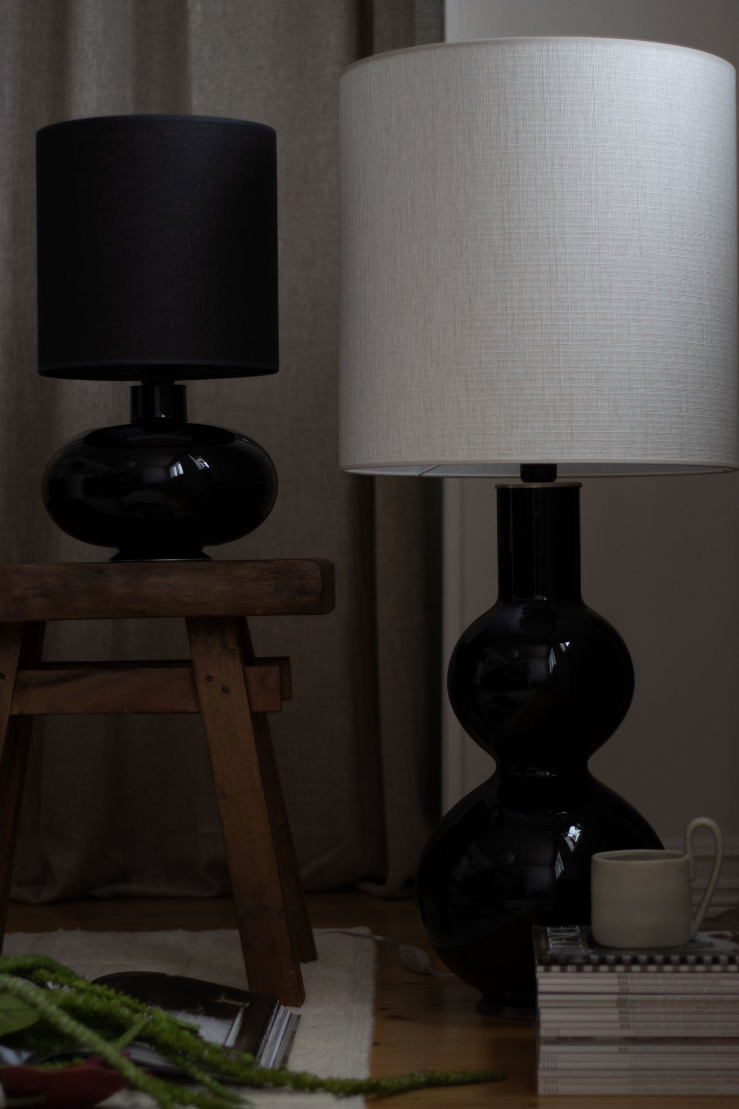 Flavia - Augusta Large Svart fot, Skärm Babel Beige