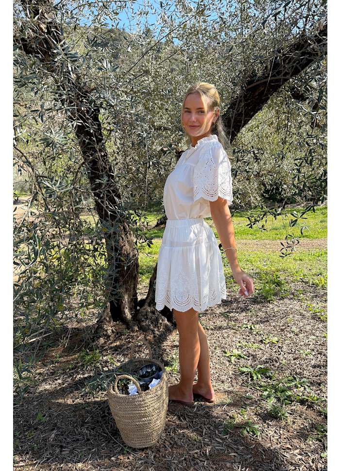 BYIC SolveigIC Vit blus med broderi