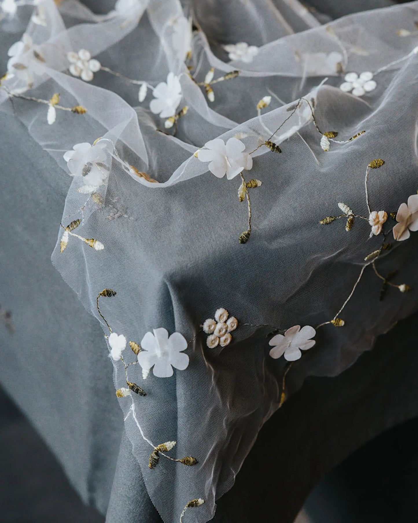 Alot Löpare Broderade Blommor Creme