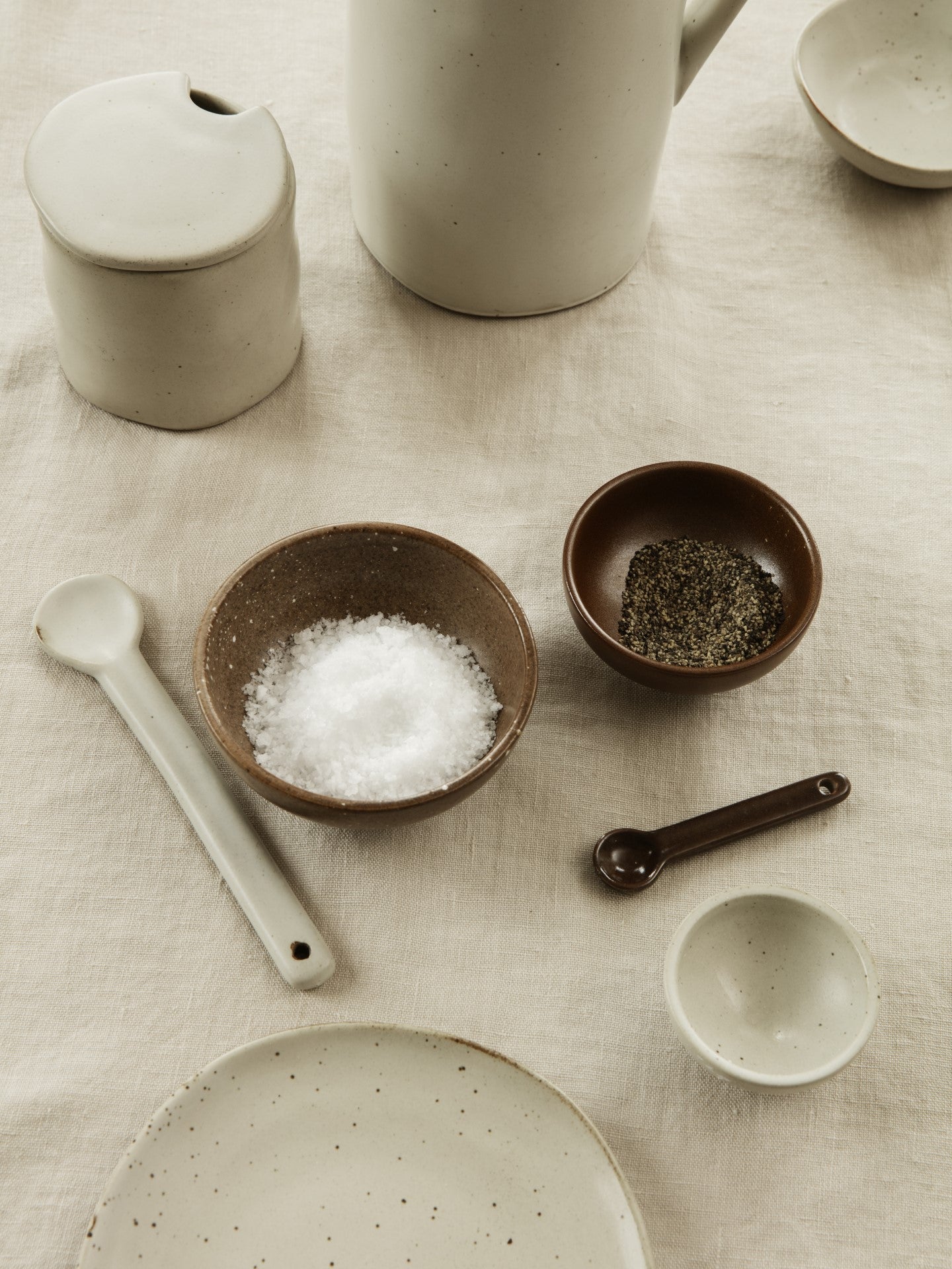Ferm Living Flow Jar with spoon - Off-white Speckle