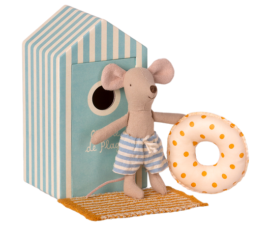 Maileg Beach Mice Little Brother in Cabin de Plage