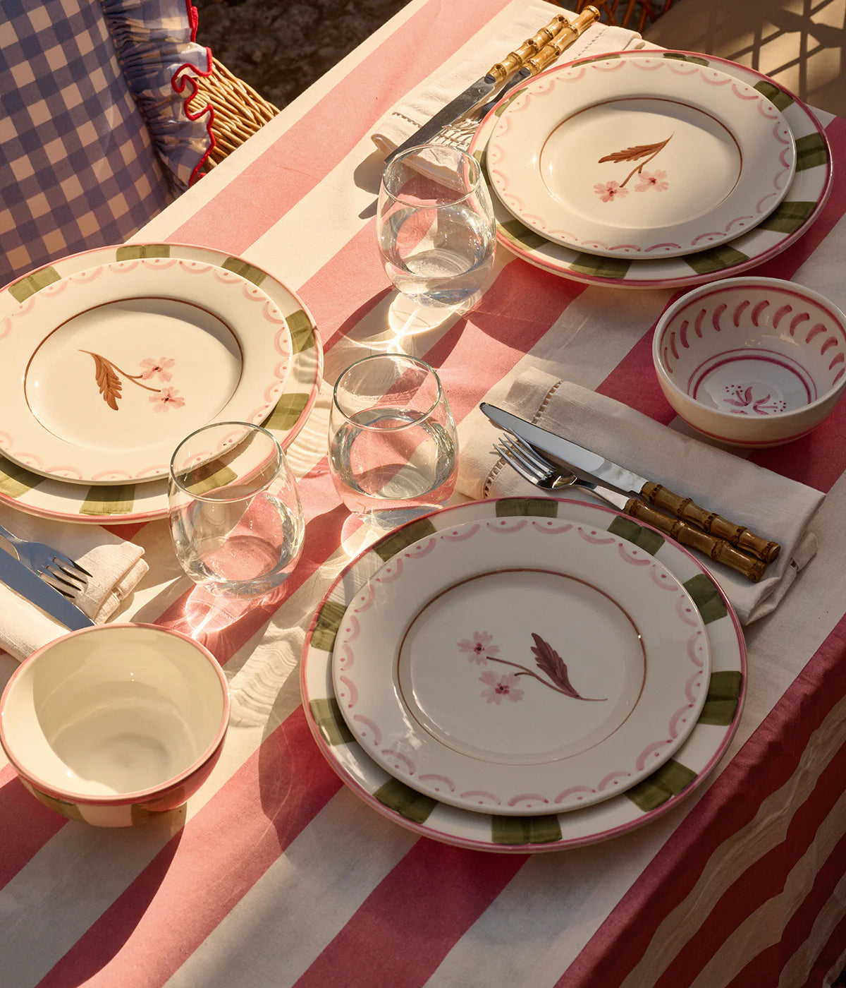 Pick A Poppy Cottage Flower Assiett Rosa