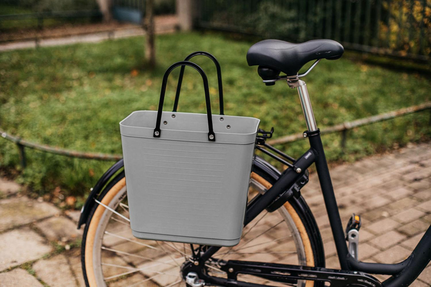 Hinza Väska Hög med cykelfästen Svart - Recycled Plastic