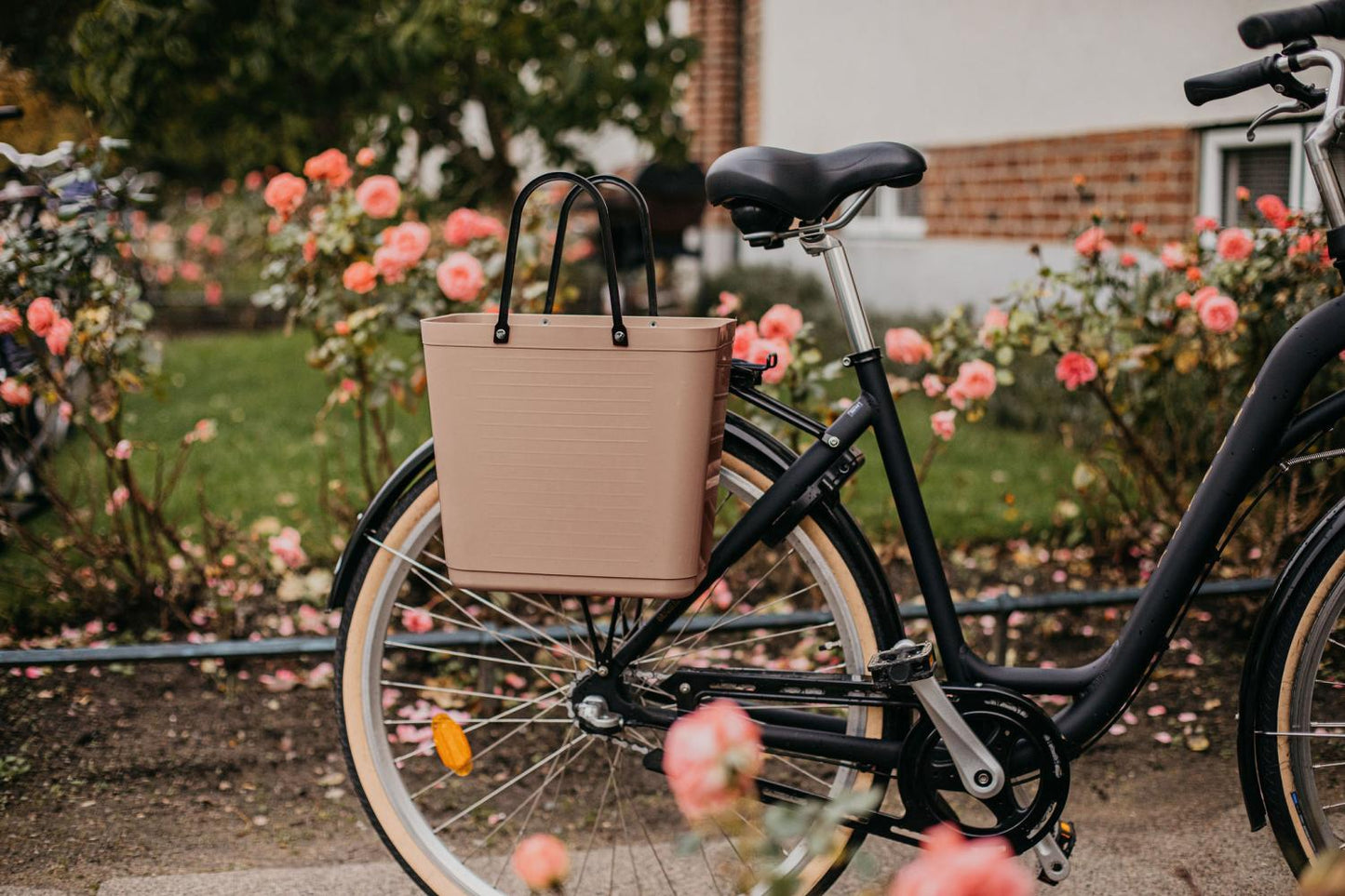 Hinza Väska Hög med cykelfäste Nougat - Recycled Plastic