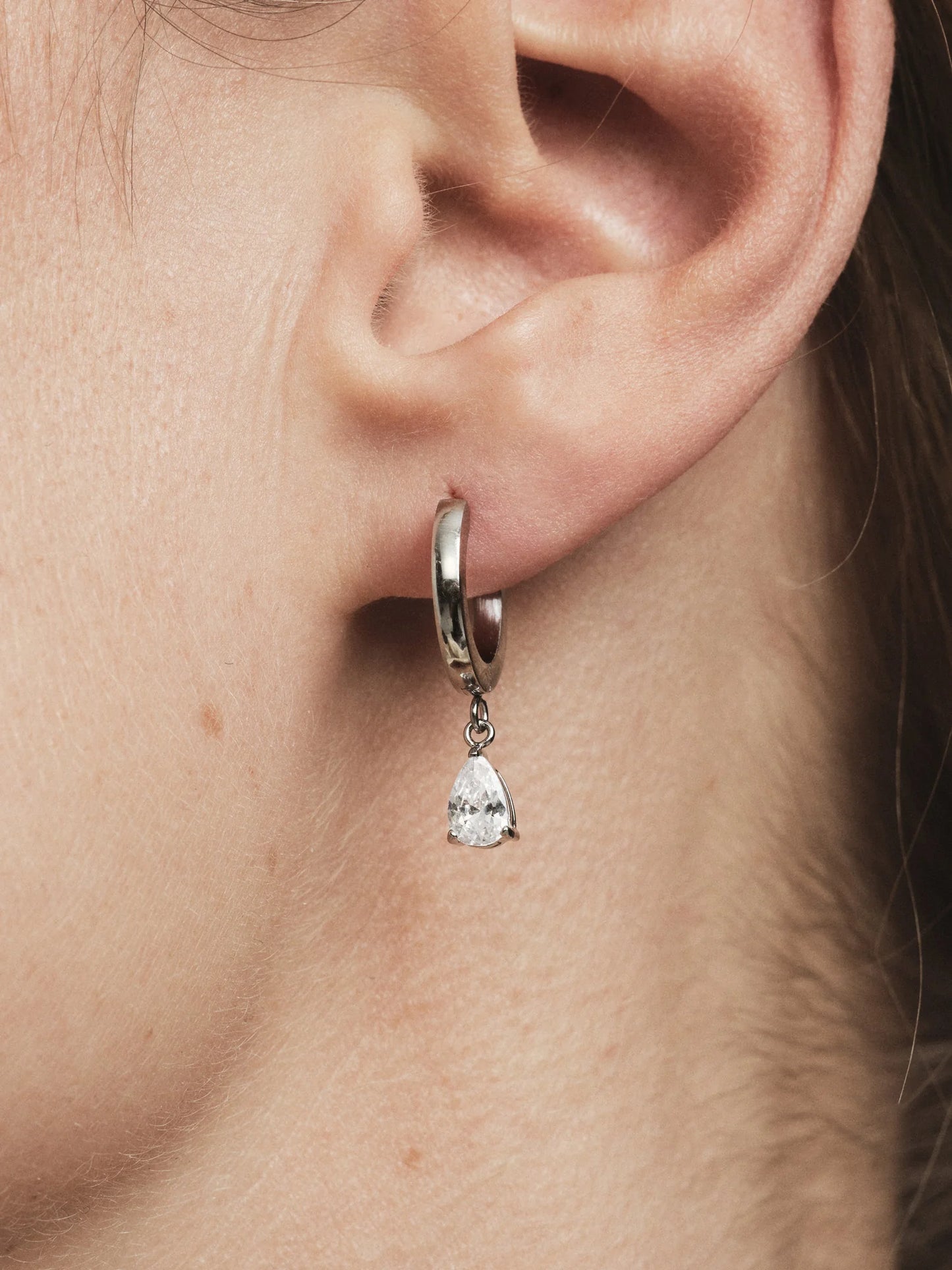 Mockberg Belle Örhängen Silver - vit