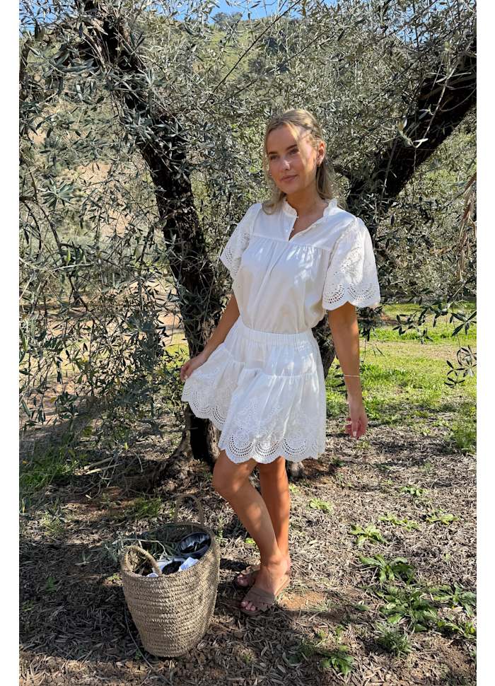 BYIC SolveigIC Vit blus med broderi